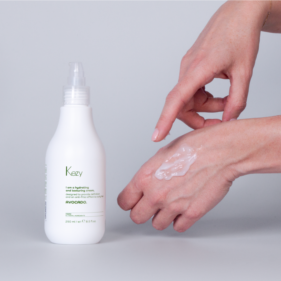 Kezy Avocado drėkinantis ir formuojantis kremas garbanotiems plaukams 250 ml